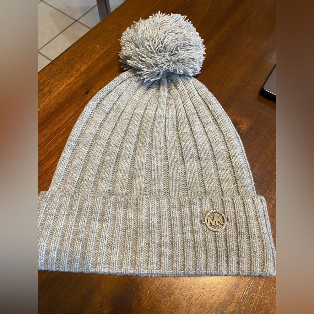 MichaelโKorsโRibbedโBeanieโHat